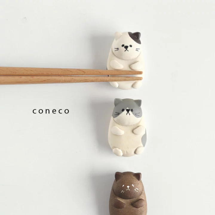 【楽天市場】coneco 箸置き(はしおき 猫 木製 かわいい おしゃれ カトラリーレスト はし置き プチギフト プレゼント 友達 母の日 父の日 新生活 新築祝い 贈り物 女性 猫好き ネコ グッズ 雑貨 動物 天然木 食器 食事 食卓 テーブルコーディネート 大人 子供)：FAVRAS／ファブラス　雑貨＆ギフト