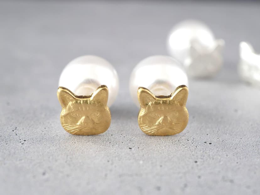 猫とパールの2wayピアス/イヤリング（ゴールド） ピアス（スタッド・一粒） Green Field 通販 13652419｜Creema(クリーマ)