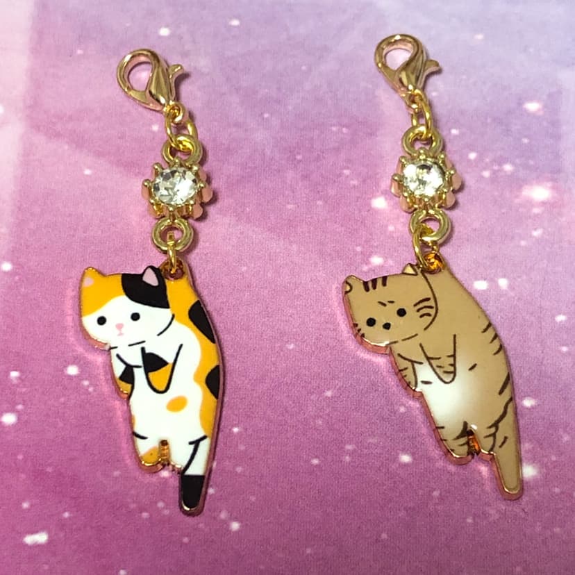 人気❤︎【送料無料】〈2個セット〉♡つままれにゃんこのアクセサリー B♡猫チャーム マスクチャーム その他ファッション雑貨 M&Sweet 通販 11761189｜Creema(クリーマ)